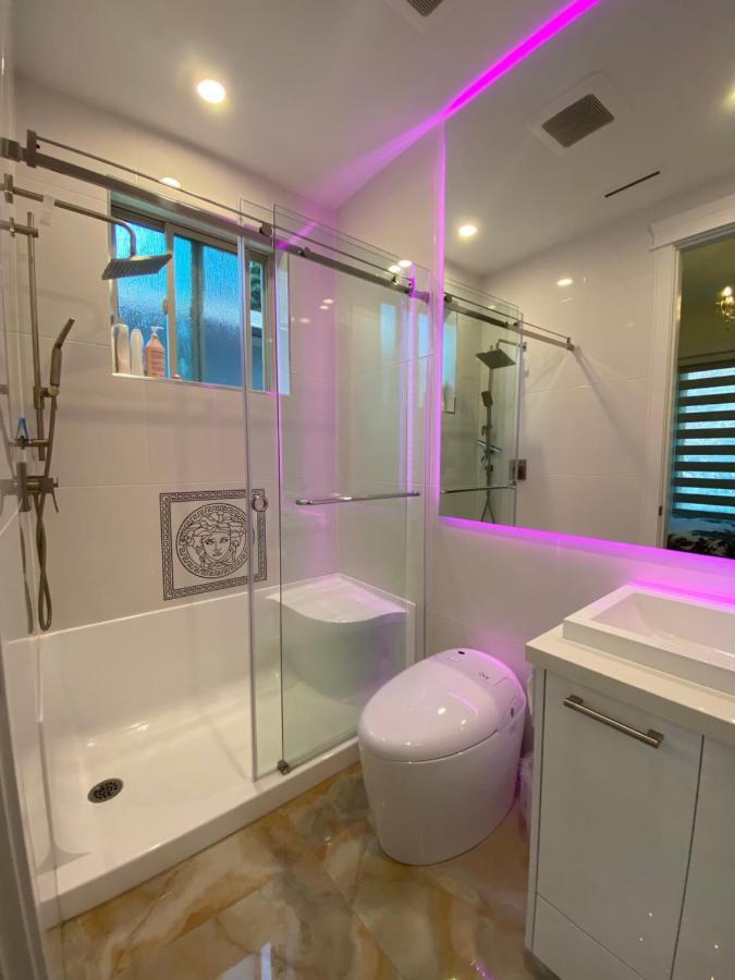 וונקובר Milano Luxury Suites מראה חיצוני תמונה